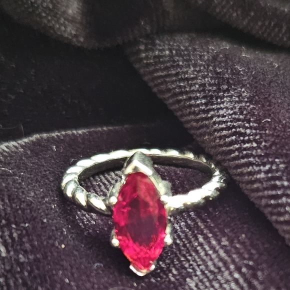 Ruby colored Ring - Picture 3 of 9